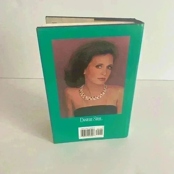 Danielle Steel Jewels Hardcover book - Picture 4 of 13